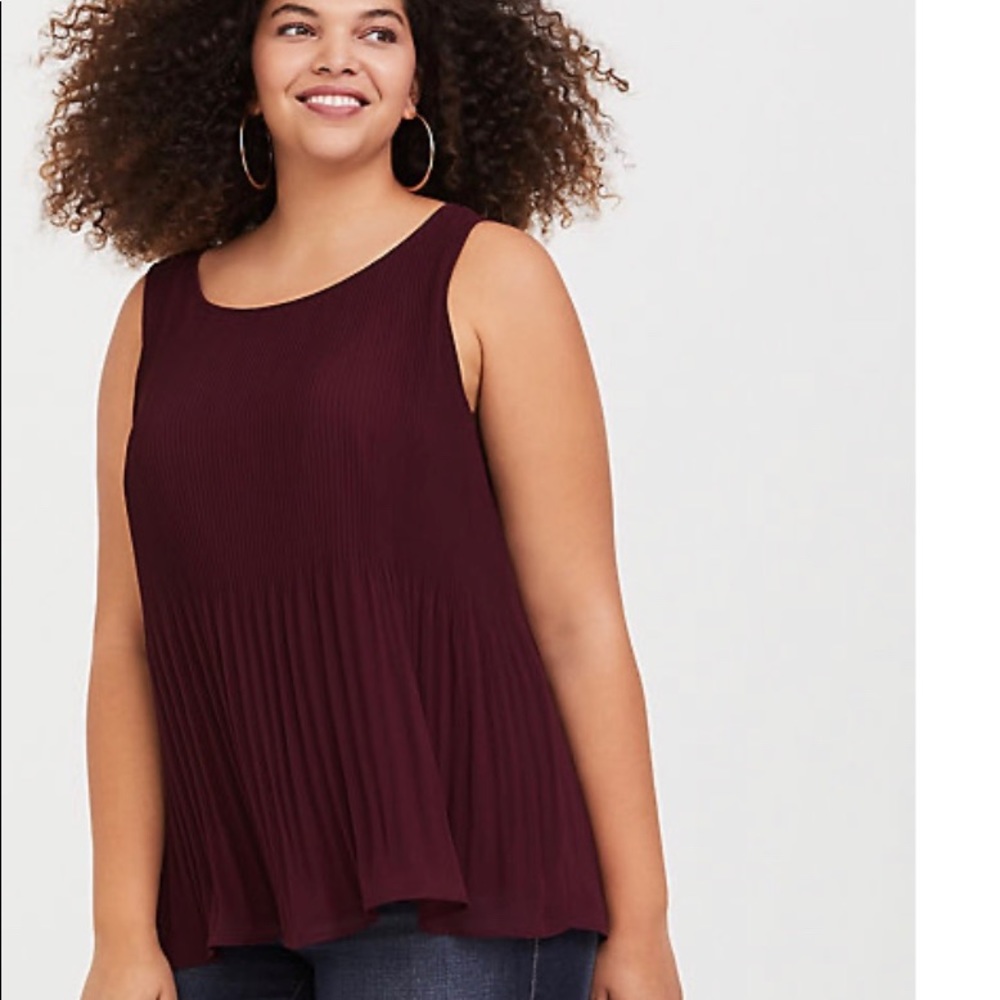 Burgundy chiffon pleated tank NWT torrid